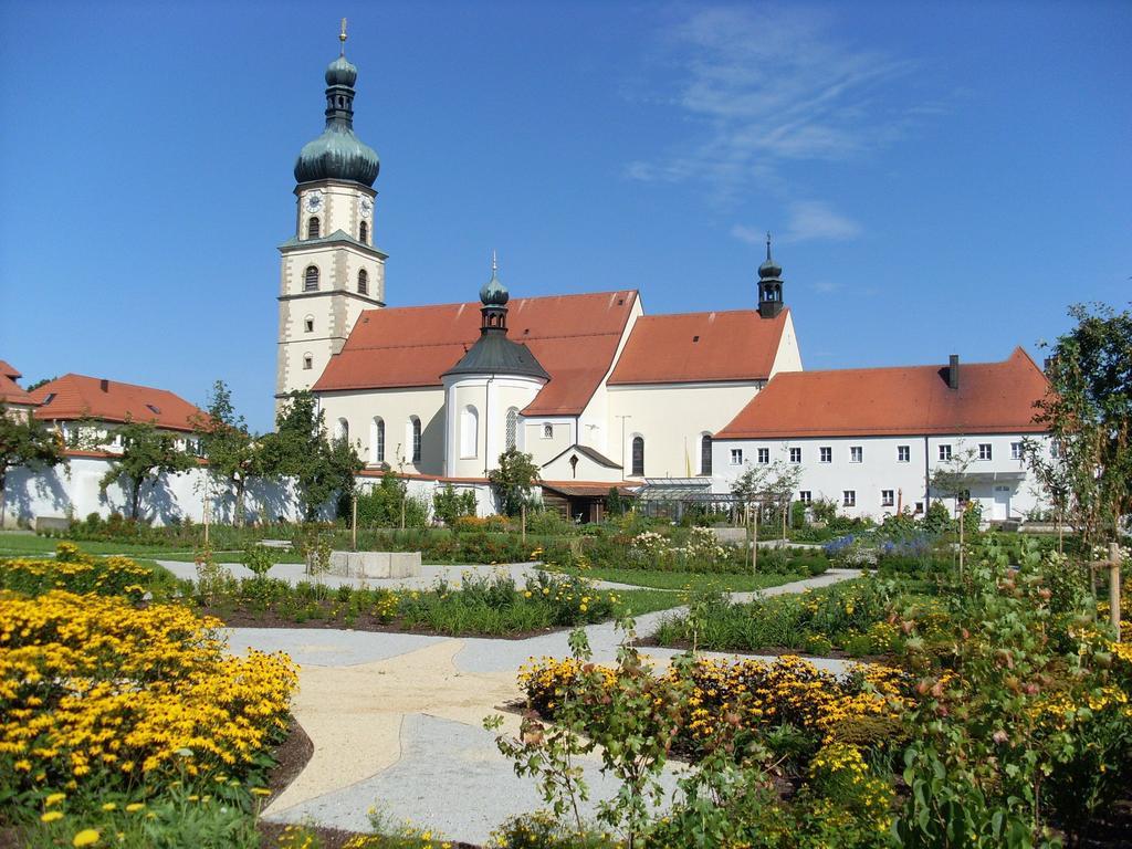 Gasthof - Pension Schamberger Neukirchen beim Heiligen Blut Bagian luar foto